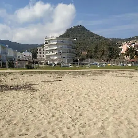 Nia'S Apartment By The Sea Nea Iraklitsa Экстерьер фото